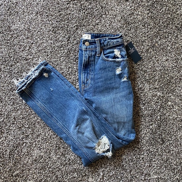 Abercrombie & Fitch Denim - Abercrombie & Fitch Mom Jean NWT